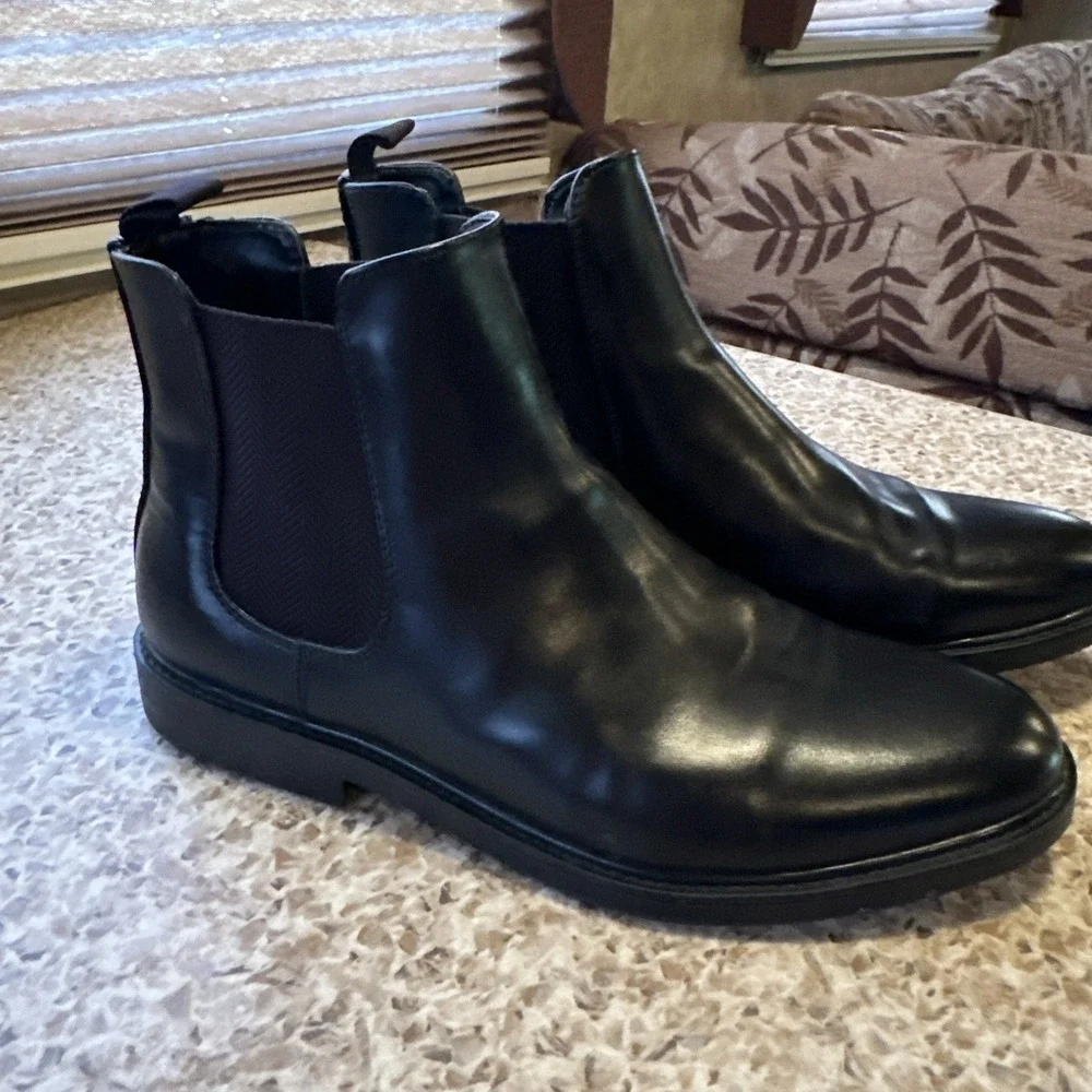 Kenneth Cole Unlisted Peyton Chelsea Boots Mens 10 Black Ankle Pull On Boot